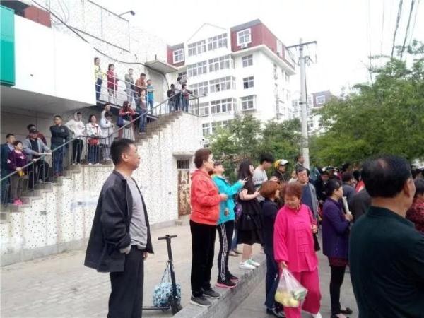 突發(fā)！青島一居民樓發(fā)生爆燃！已造1人死亡，7人受傷！3公里外有震感…