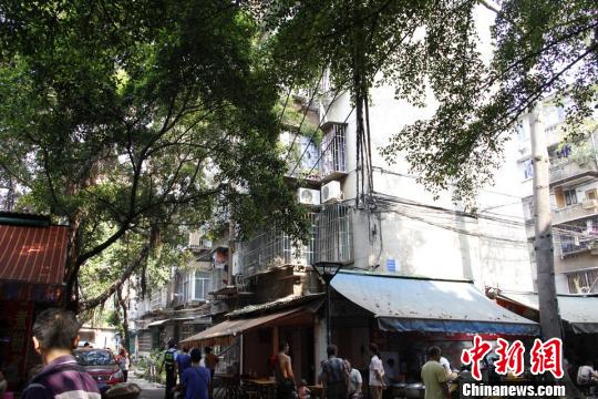 圖為煤氣爆燃民房。 朱柳融 攝