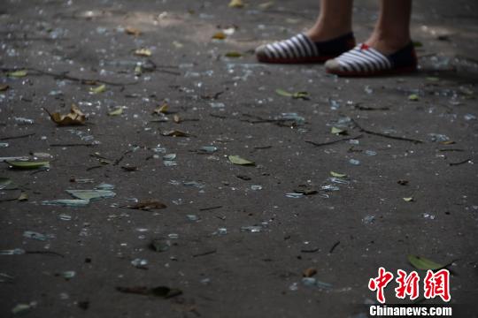 圖為煤氣爆燃民房。 朱柳融 攝